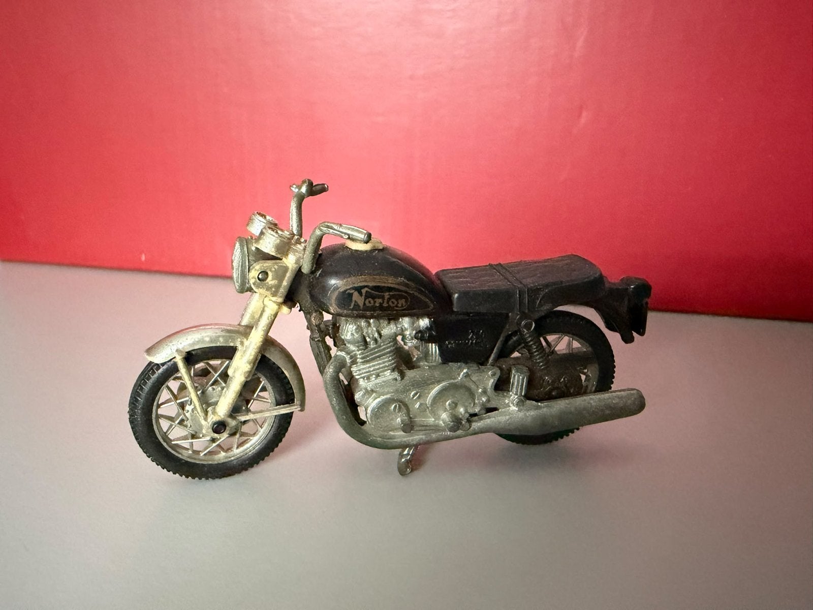 Vintage Norton Commando modelmotorfiets, Gebruikt, 1:50 of kleiner, Overige typen, Ophalen