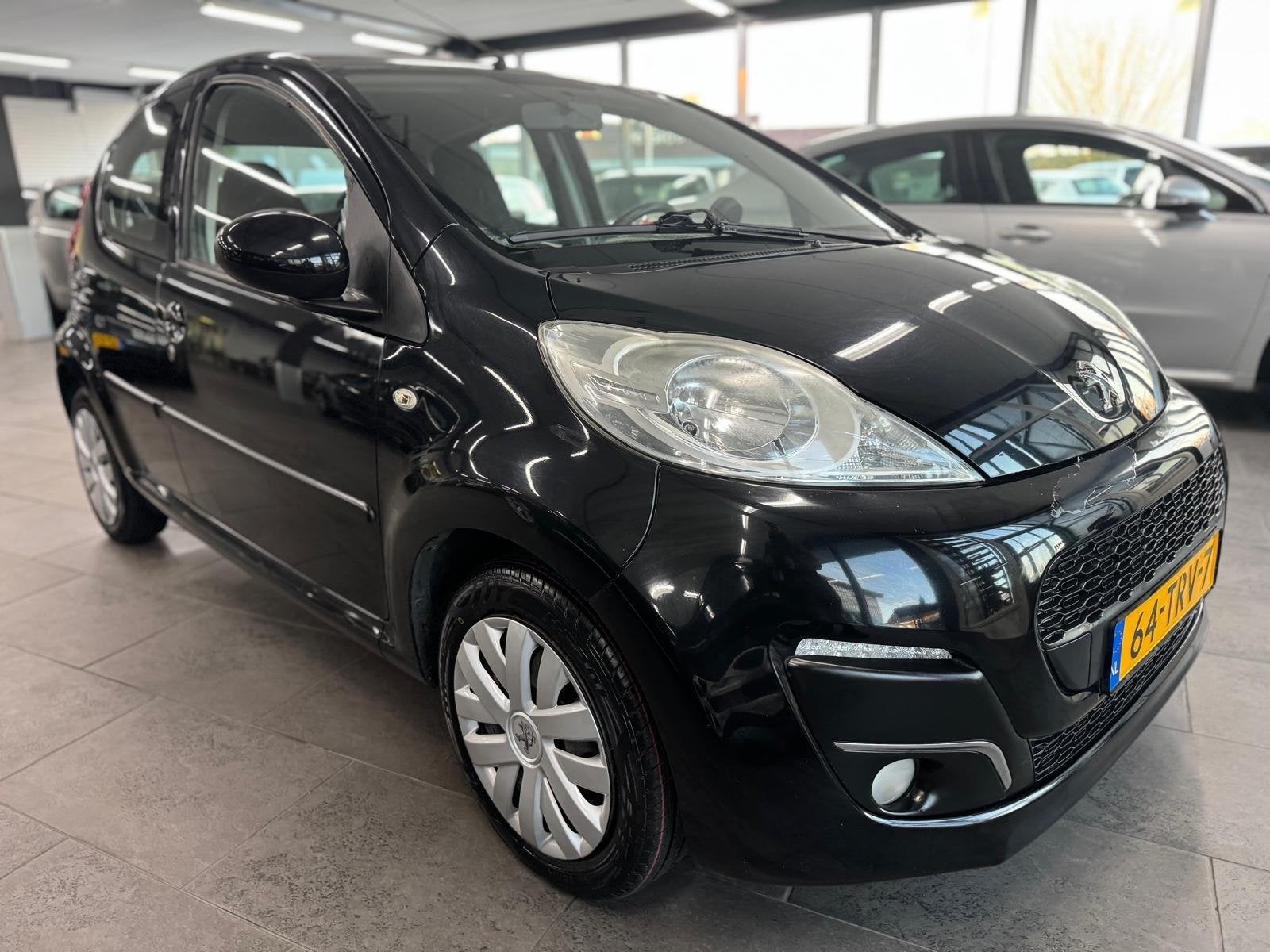 Peugeot 107 1.0 Active 5deurs airco elektrische pakket apk 1, Auto's, Voorwielaandrijving, Stof, Gebruikt, Zwart