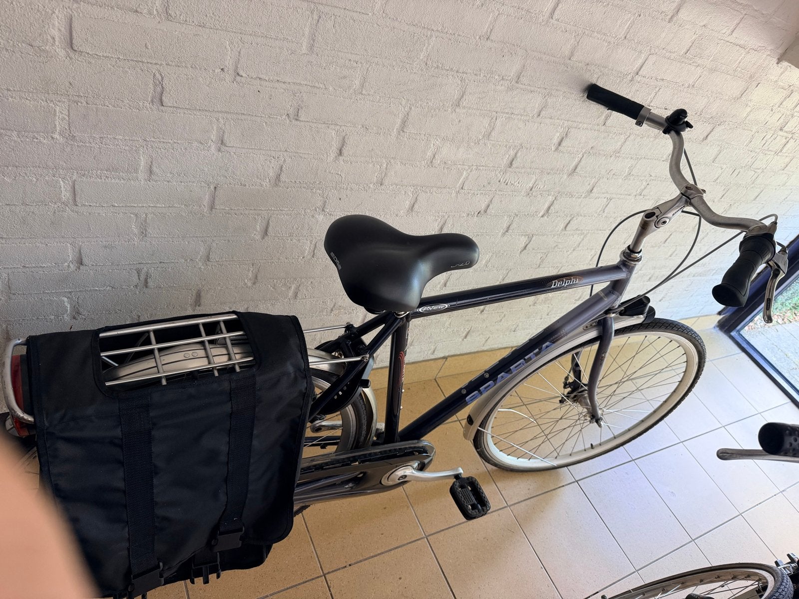 Zeer schone Sparta Delphin fiets met fietstassen, Ophalen, Sparta, 53 tot 56 cm, Velgrem