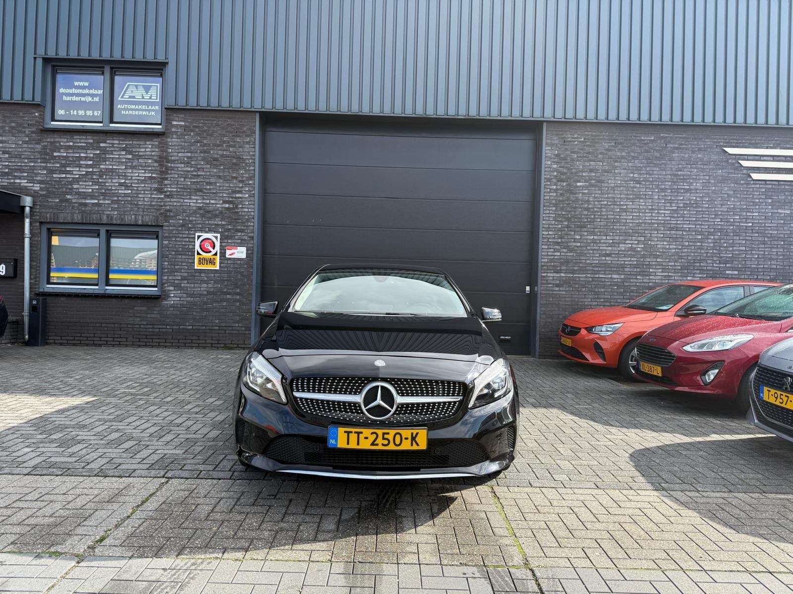 Mercedes-Benz A-klasse 160 AMG Night Edition | 1E EIGENAAR |, Auto's, Voorwielaandrijving, Gebruikt, 4 cilinders, Leder en Stof