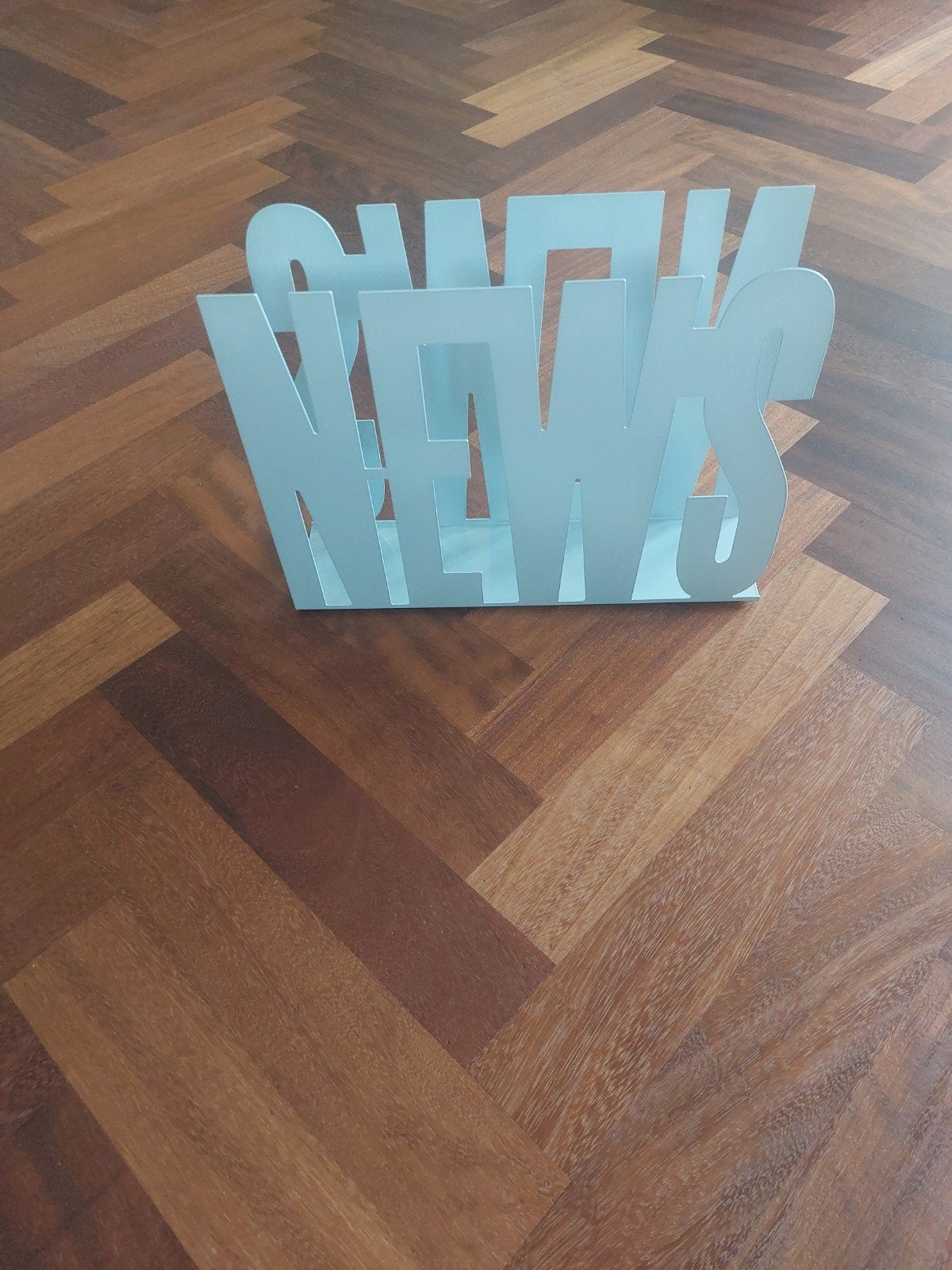 LECTUURBAK, STRAK EN MODERN, METAAL...GRIJS GEMOFFELD, Ophalen, Zo goed als nieuw