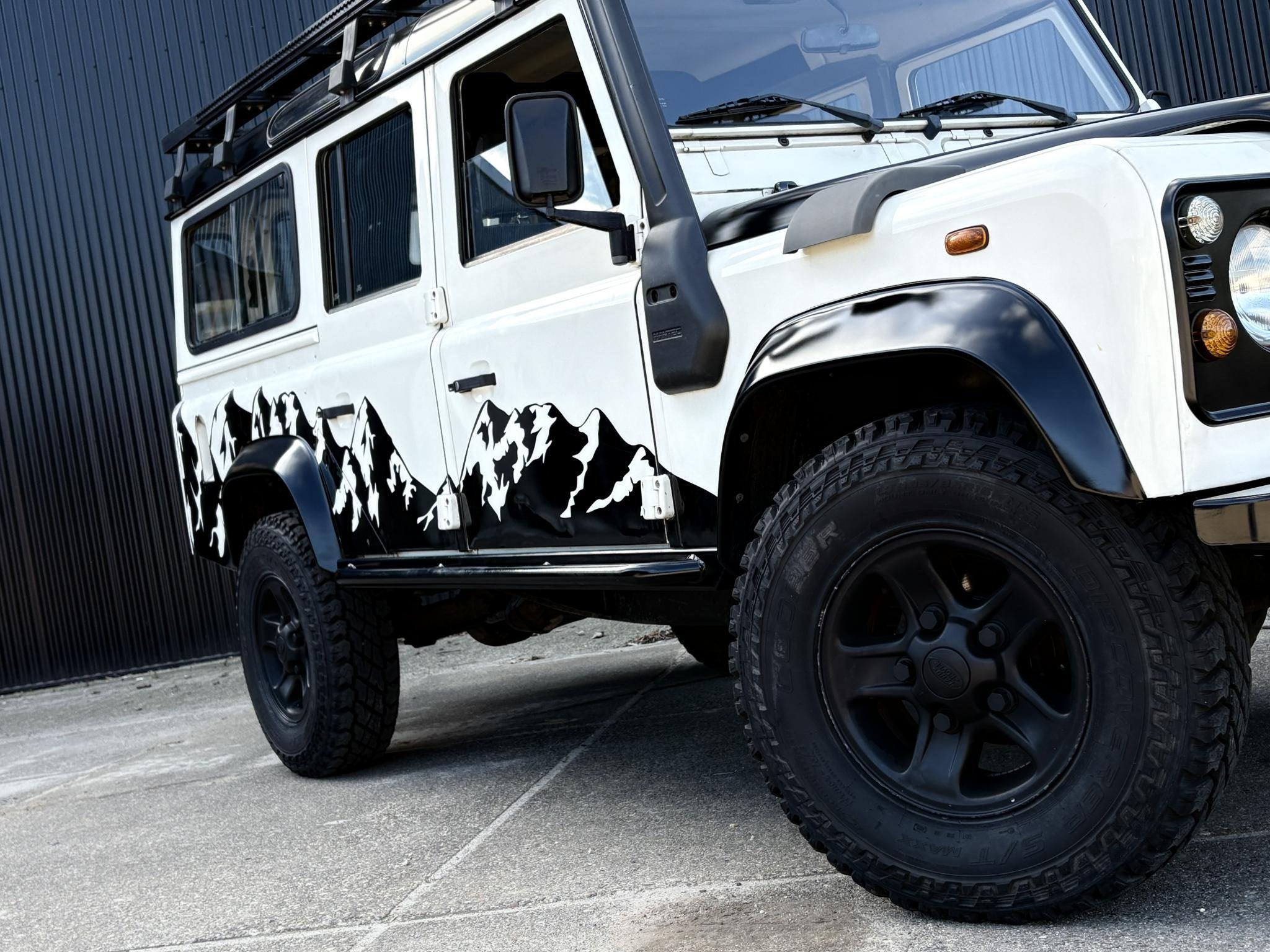 Land Rover Defender 2.5 TD5 110 SAFARI | GRIJS KENTEKEN 2P |, Auto's, Stof, Bedrijf, Vierwielaandrijving, 2 stoelen