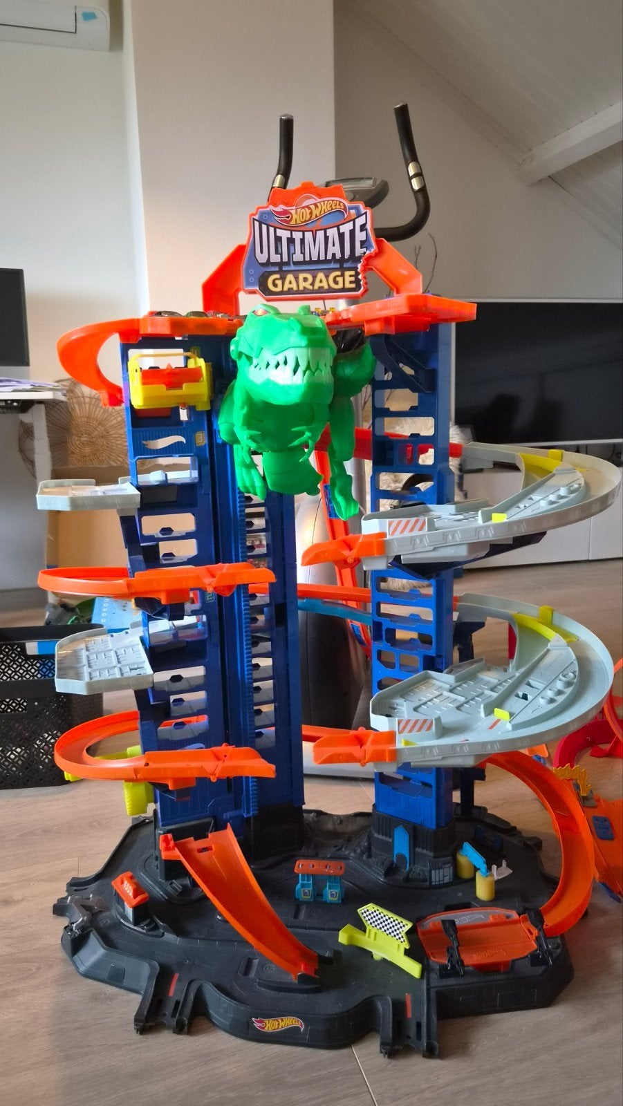 Hot Wheels Ultimate Garage met hotwheels auto's en extra's, Ophalen, Met looping, Racebaan, Gebruikt