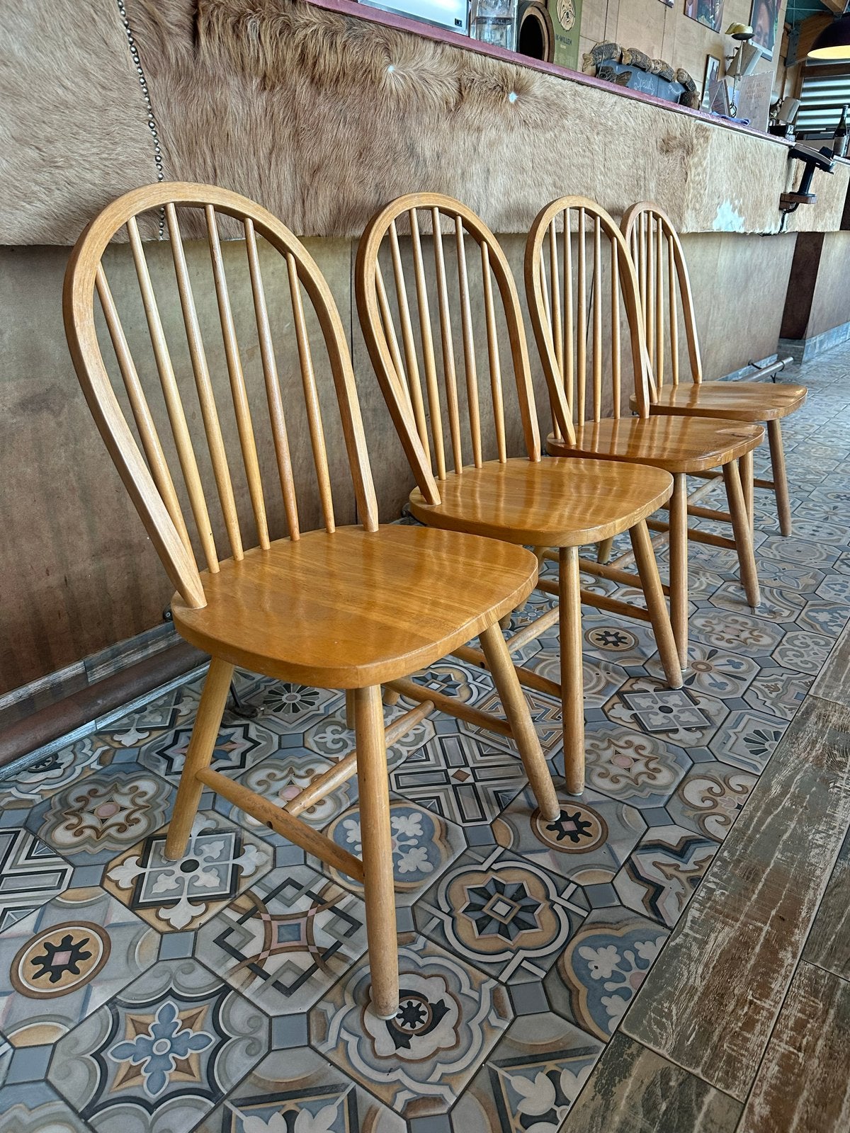 4 houten Windsor stoelen, vintage / landelijk, Huis en Inrichting, Ophalen, Gebruikt, Overige kleuren, Vier