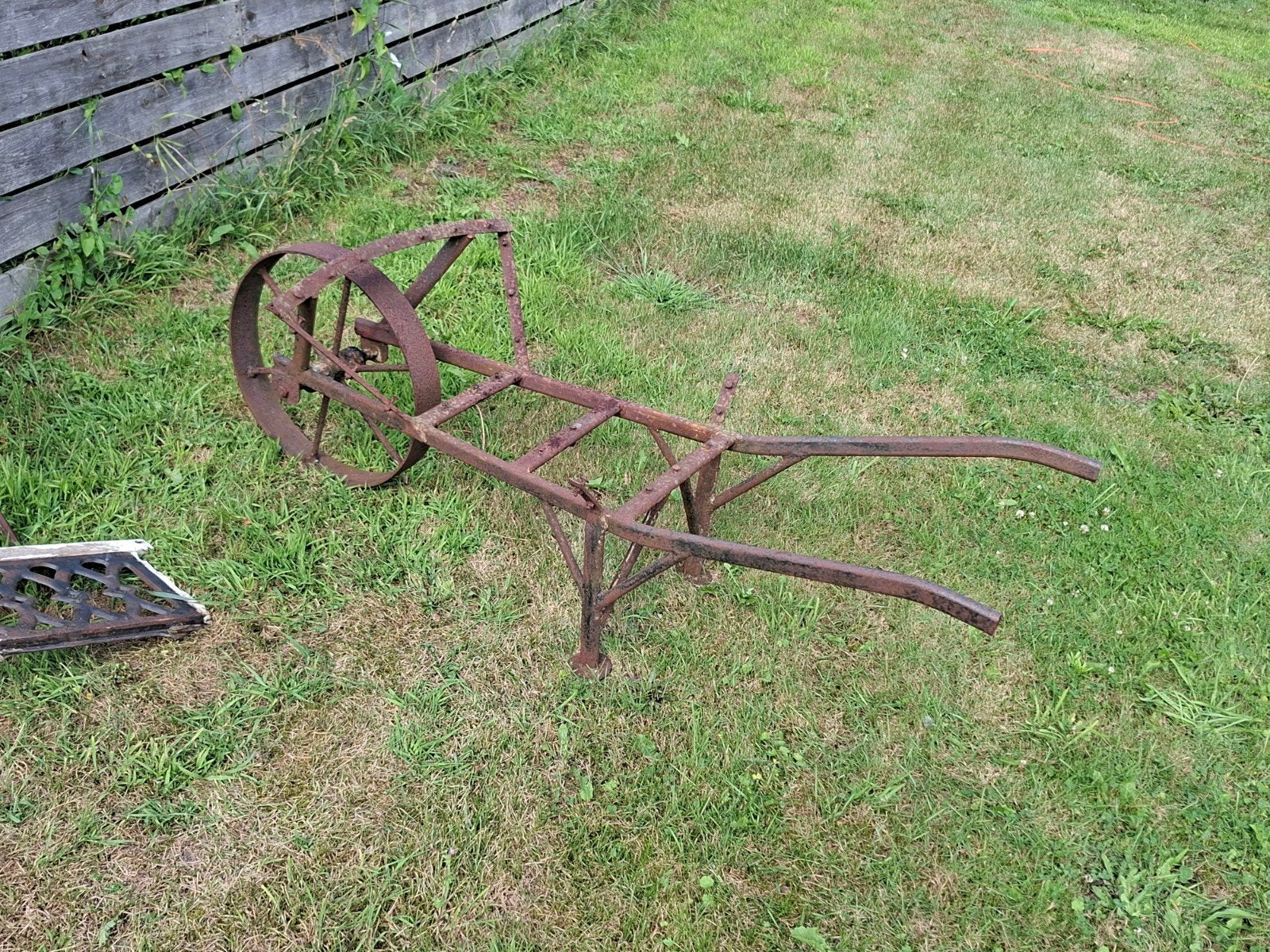 Oude ijzeren kruiwagen - project met potentie, Ophalen of Verzenden, Gebruikt, Handmatig, Eenwielig