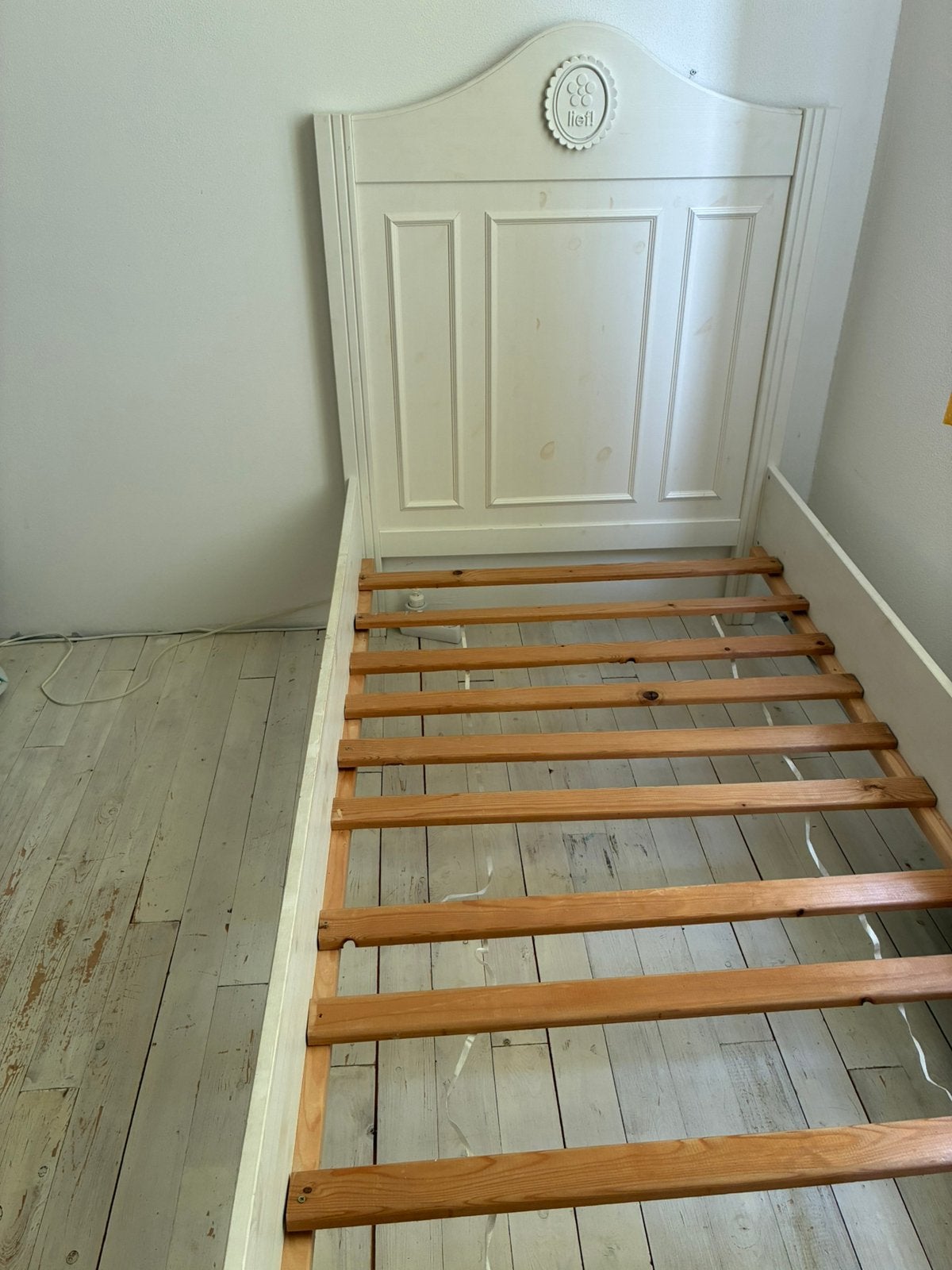 Mooi wit brocante bed van Lief! 96b x 2.09L x 1.25h cm, Ophalen, Gebruikt, 90 cm, Eenpersoons