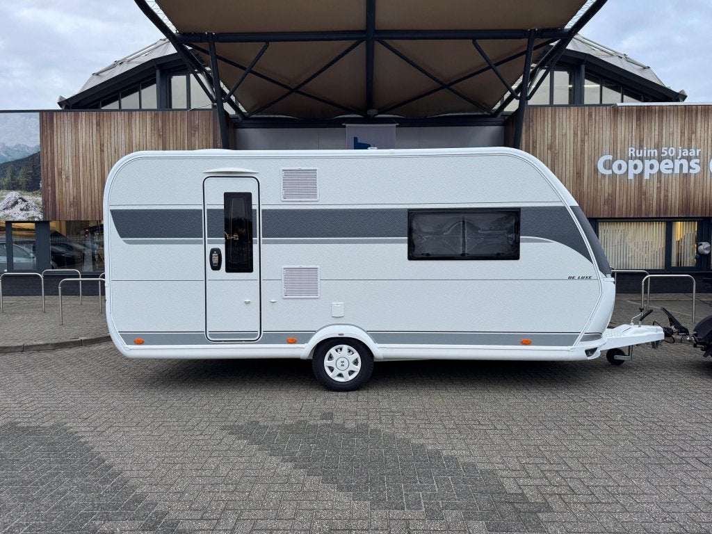 Hobby De Luxe 460 SFF 2026 BLACKLINE ACTIE!!!, Caravans en Kamperen, Hobby, Bedrijf, Treinzit, Tot en met 3