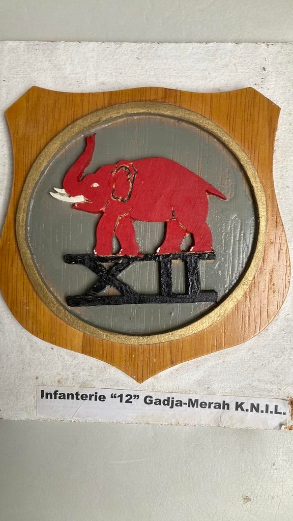 KNIL 12e Bataljon Gadja Merah, Verzamelen, Ophalen of Verzenden, Landmacht, Nederland, Embleem of Badge