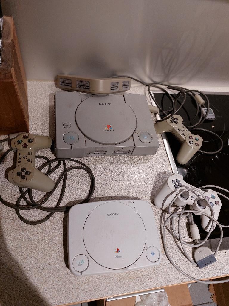 PSONE + Controller    µz, Spelcomputers en Games, Ophalen of Verzenden, Gebruikt, Met 1 controller