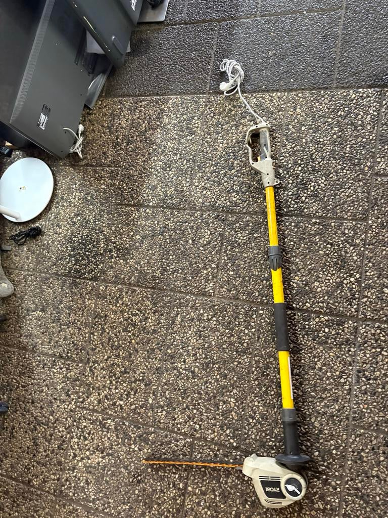 Ryobi RPT400 elektrische heggenschaar op steel, Ophalen, Gebruikt, Elektrisch