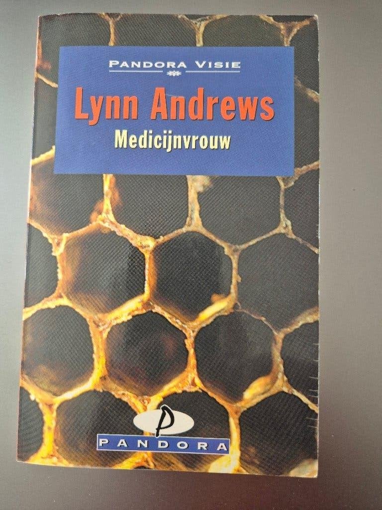 Boek Lynn Andrews - Medicijnvrouw, Boeken, Ophalen, Nederland, Lynn Andrews, Zo goed als nieuw