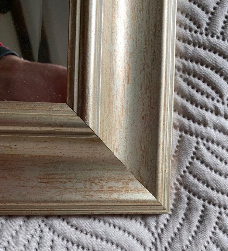 Goudkleurige spiegel met sierlijke lijst, Ophalen, Gebruikt, 100 tot 150 cm, Rechthoekig