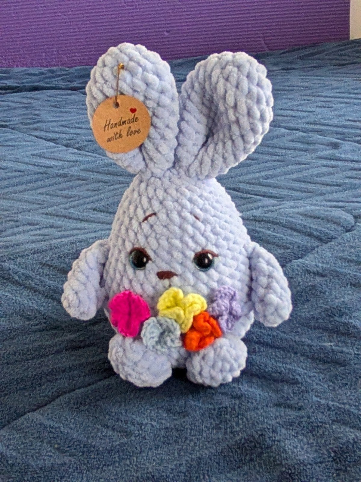 Handgemaakte gehaakte konijn knuffel met bloemen, Paars, Overige merken, Overige karakters, Ophalen of Verzenden
