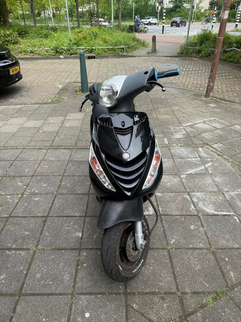 Piaggio zip 70cc, Fietsen en Brommers, Scooters | Piaggio, Ophalen of Verzenden, Zo goed als nieuw, Tweetakt, Zip