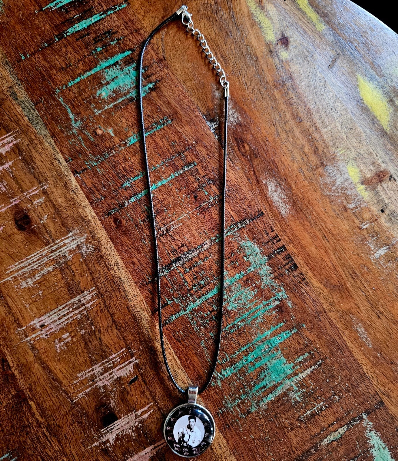 Elvis Presley Ketting met Hanger - Muziek Fan Sieraden, Sieraden, Tassen en Uiterlijk, Overige materialen, Verstelbaar, Zwart