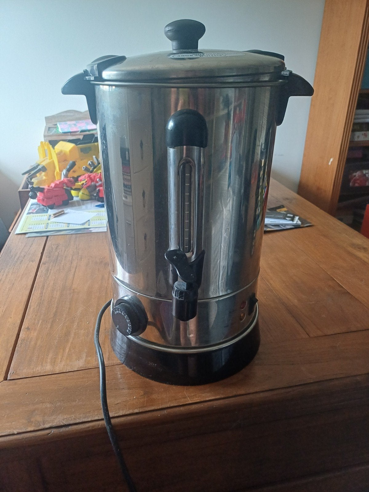 Grote RVS percolator/waterkoker met tapkraan, 2 liter of meer, Ophalen of Verzenden, Gebruikt, Rvs