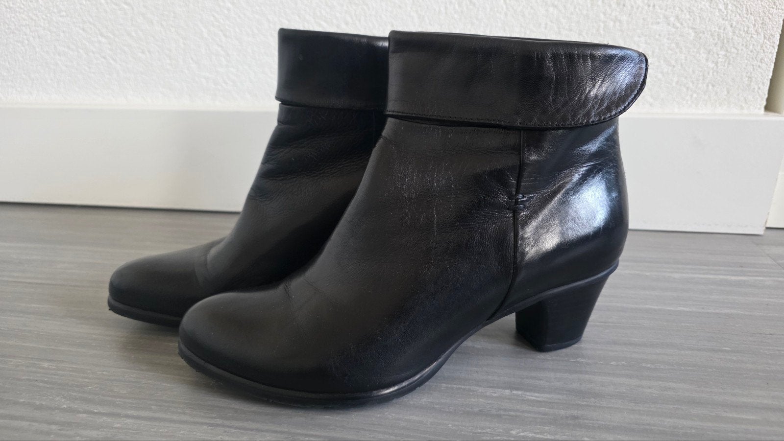 Zwarte leren enkellaarsjes maat 37, Kleding | Dames, Zwart, Ophalen of Verzenden, Zo goed als nieuw, Lage of Enkellaarzen