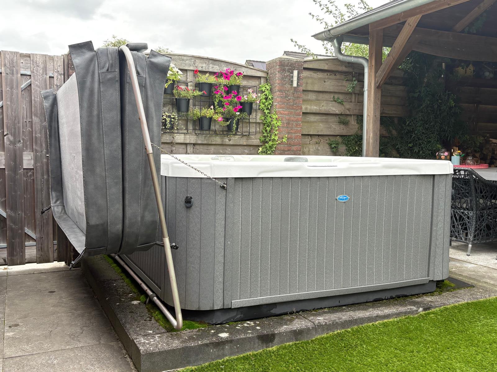 Dimension one @home Dream jacuzzi/spa/bubbelbad, Tuin en Terras, Ophalen, 200 tot 300 cm, Vierkant, Zo goed als nieuw