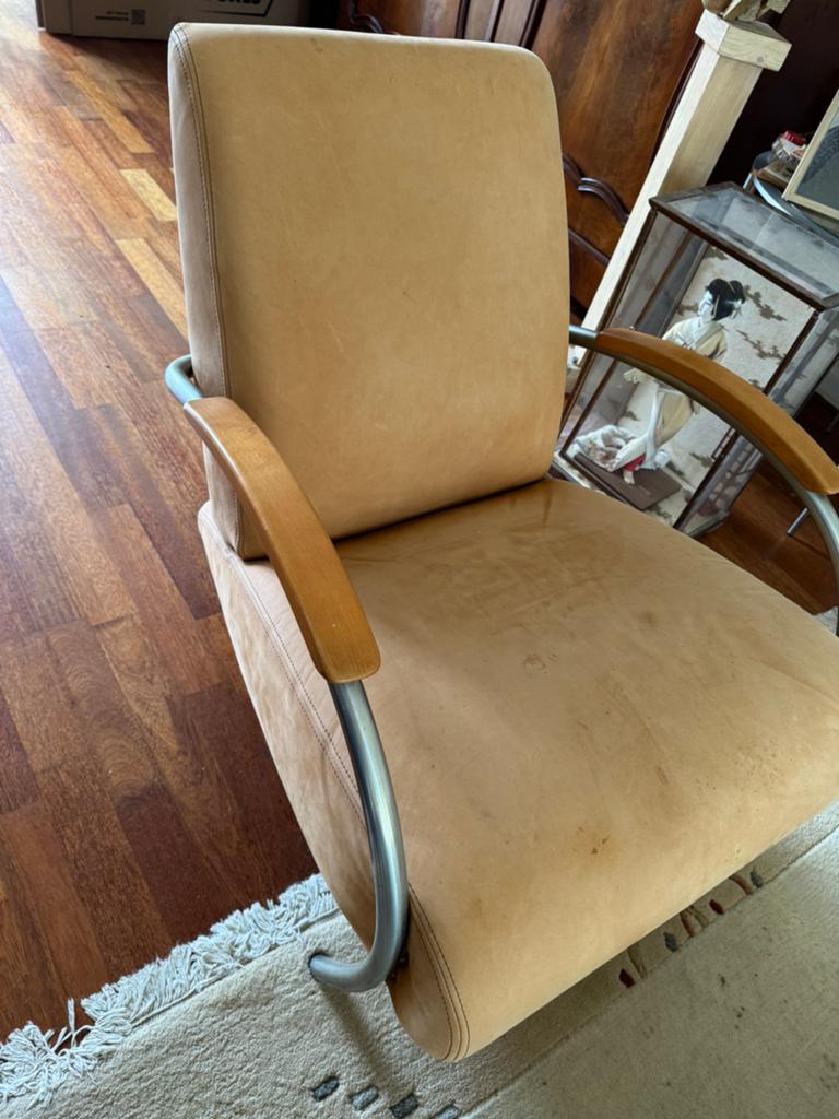 2 mooie designstoeltjes nubuck leer bekleed, Huis en Inrichting, Fauteuils, Ophalen, Gebruikt, 50 tot 75 cm, Leer