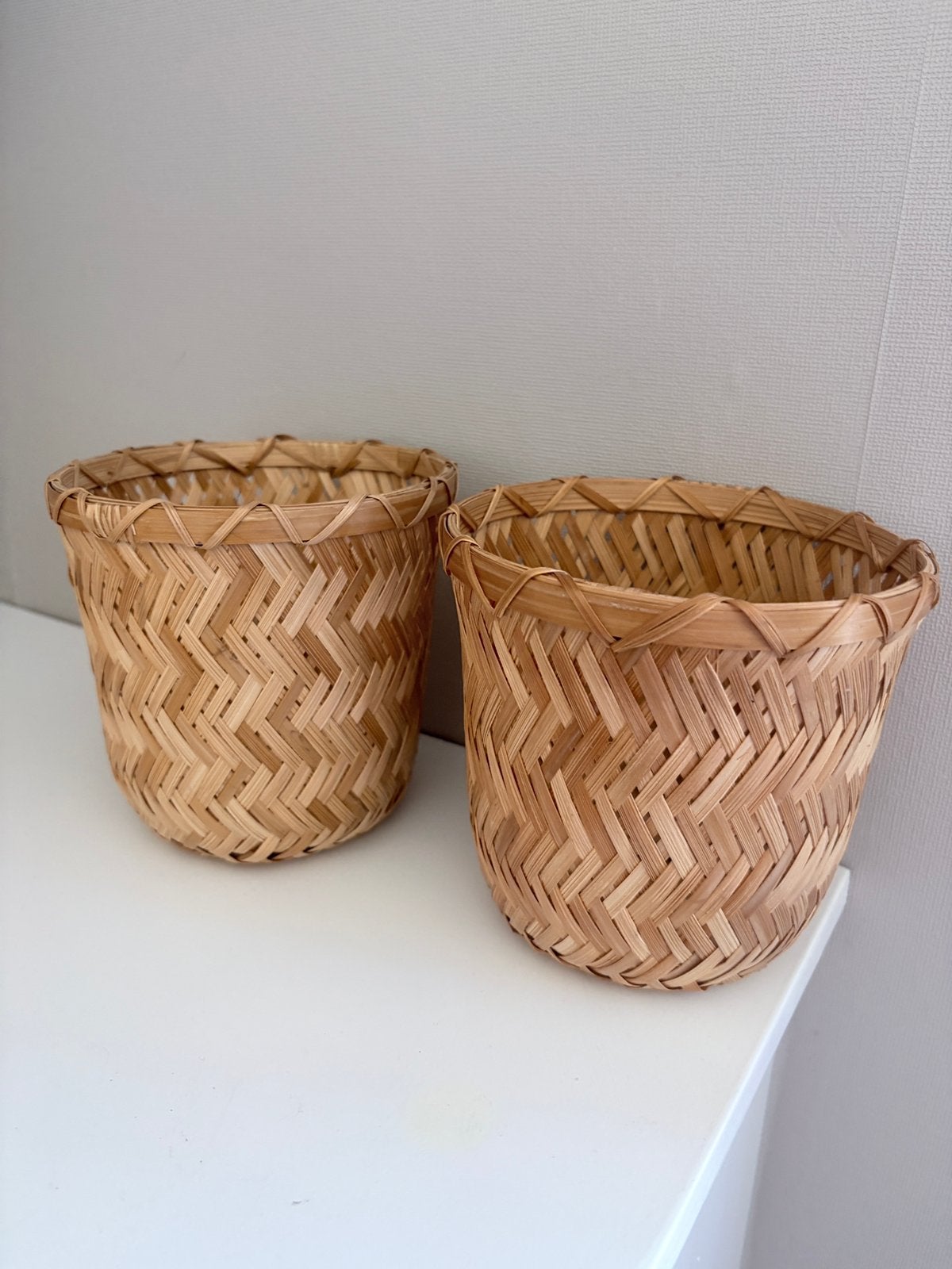 Twee rotan plantenbakjes., Ophalen, Overige materialen, Rond, Zo goed als nieuw