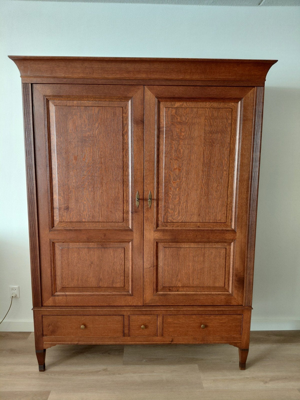Eikenhouten kast, Ophalen, 100 tot 150 cm, Zo goed als nieuw, 150 tot 200 cm