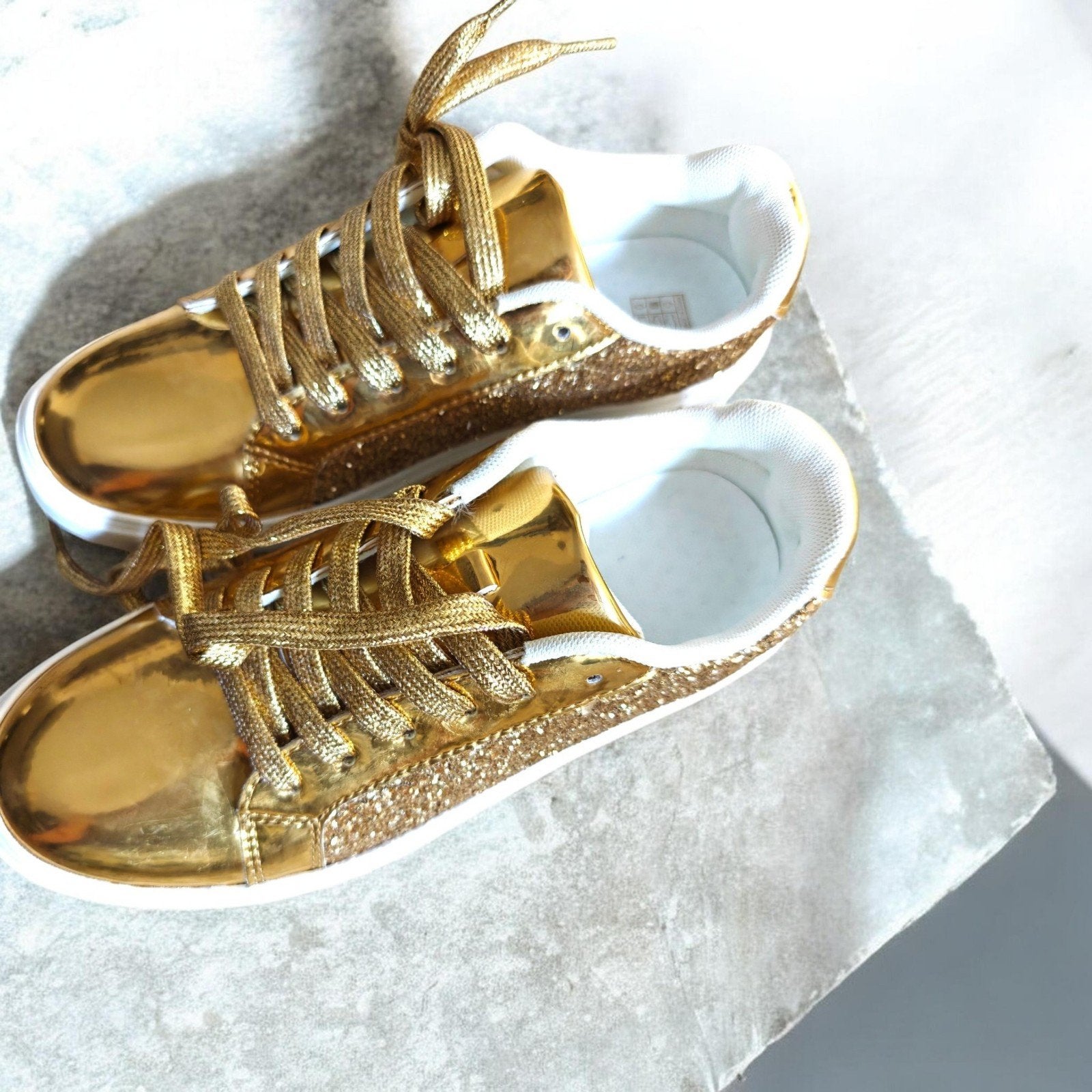 Prachtige gouden sneakers - Maat 38 - Nieuwstaat!, Ophalen of Verzenden, Nieuw, Overige kleuren, Sneakers of Gympen