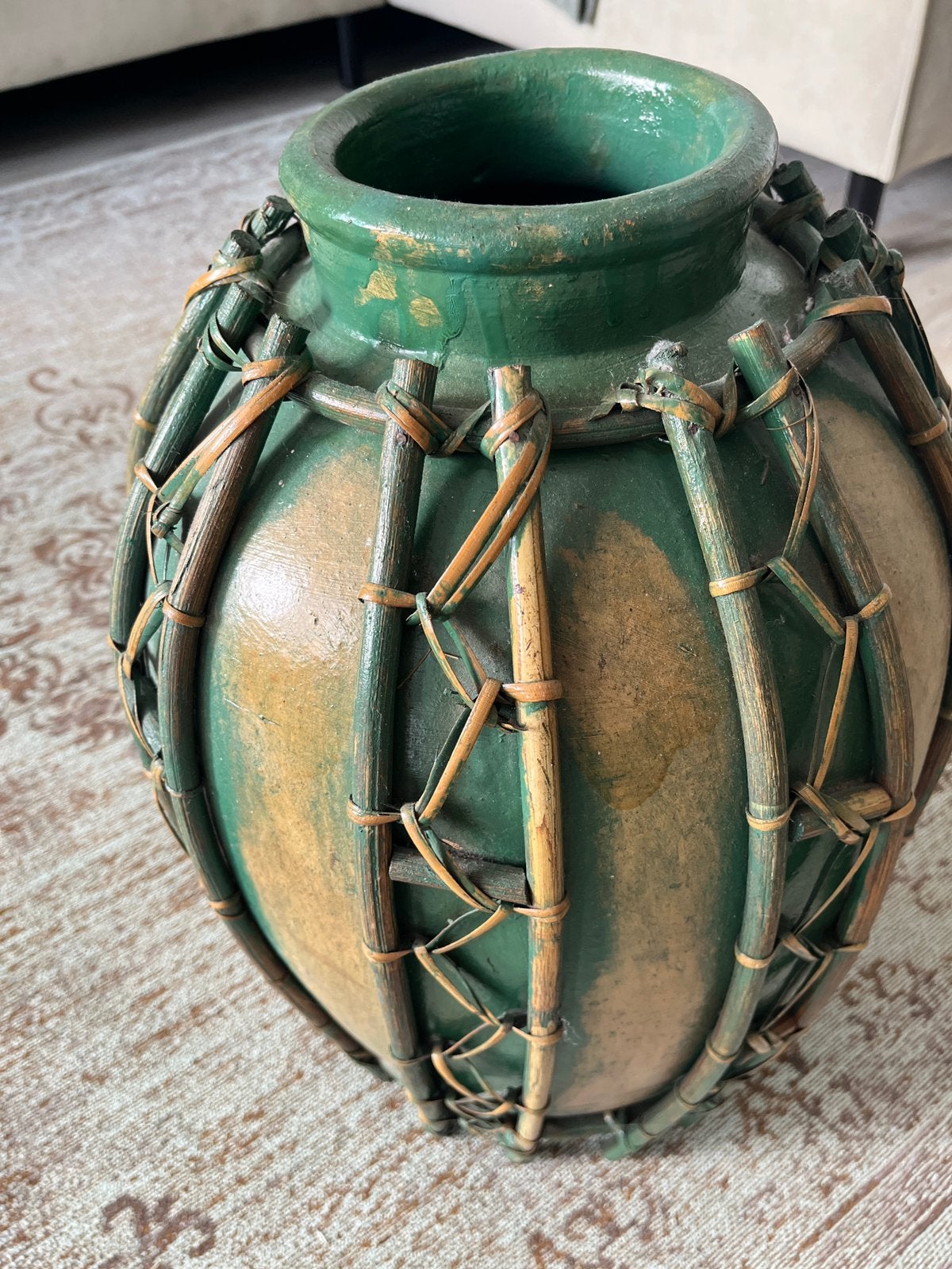 Aardewerk vaas met bamboe, lichtgroen en beige, Ophalen, Zo goed als nieuw, Geschikt voor droogbloemen, 55 cm