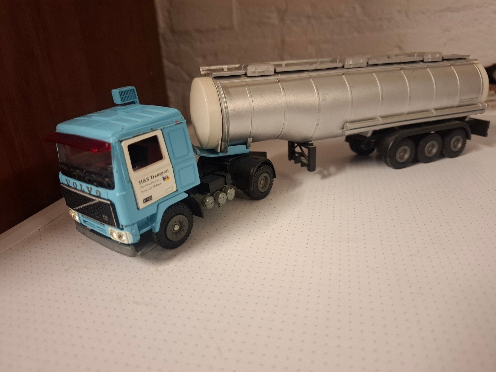 Tekno Volvo F10 H&S tanktransport, Hobby en Vrije tijd, Modelauto's | 1:50, Ophalen of Verzenden, Zo goed als nieuw, Bus of Vrachtwagen