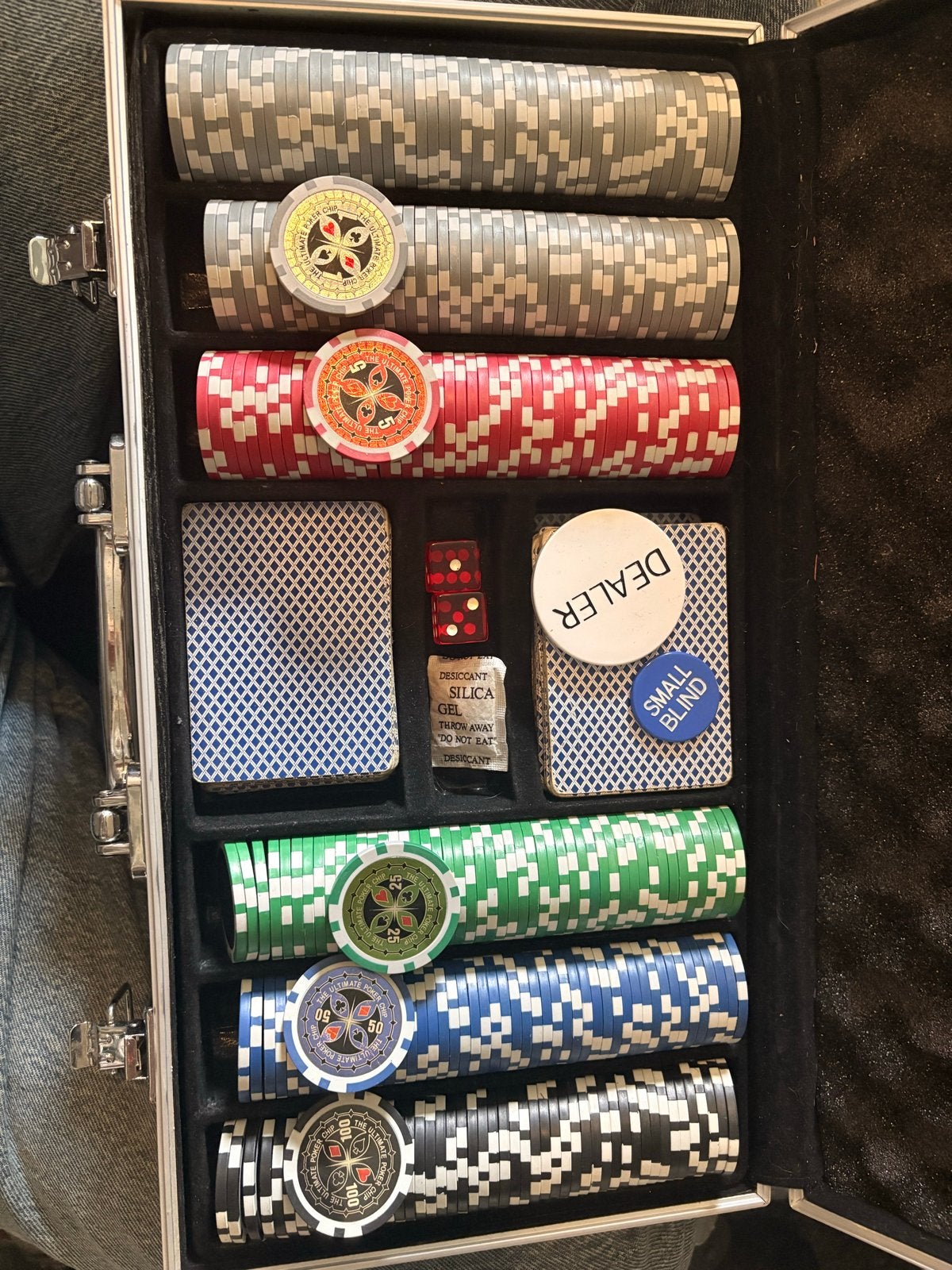 Complete Pokerset met Koffer, Chips, Kaarten en Dobbelstenen, Drie of vier spelers, Ophalen, Gebruikt