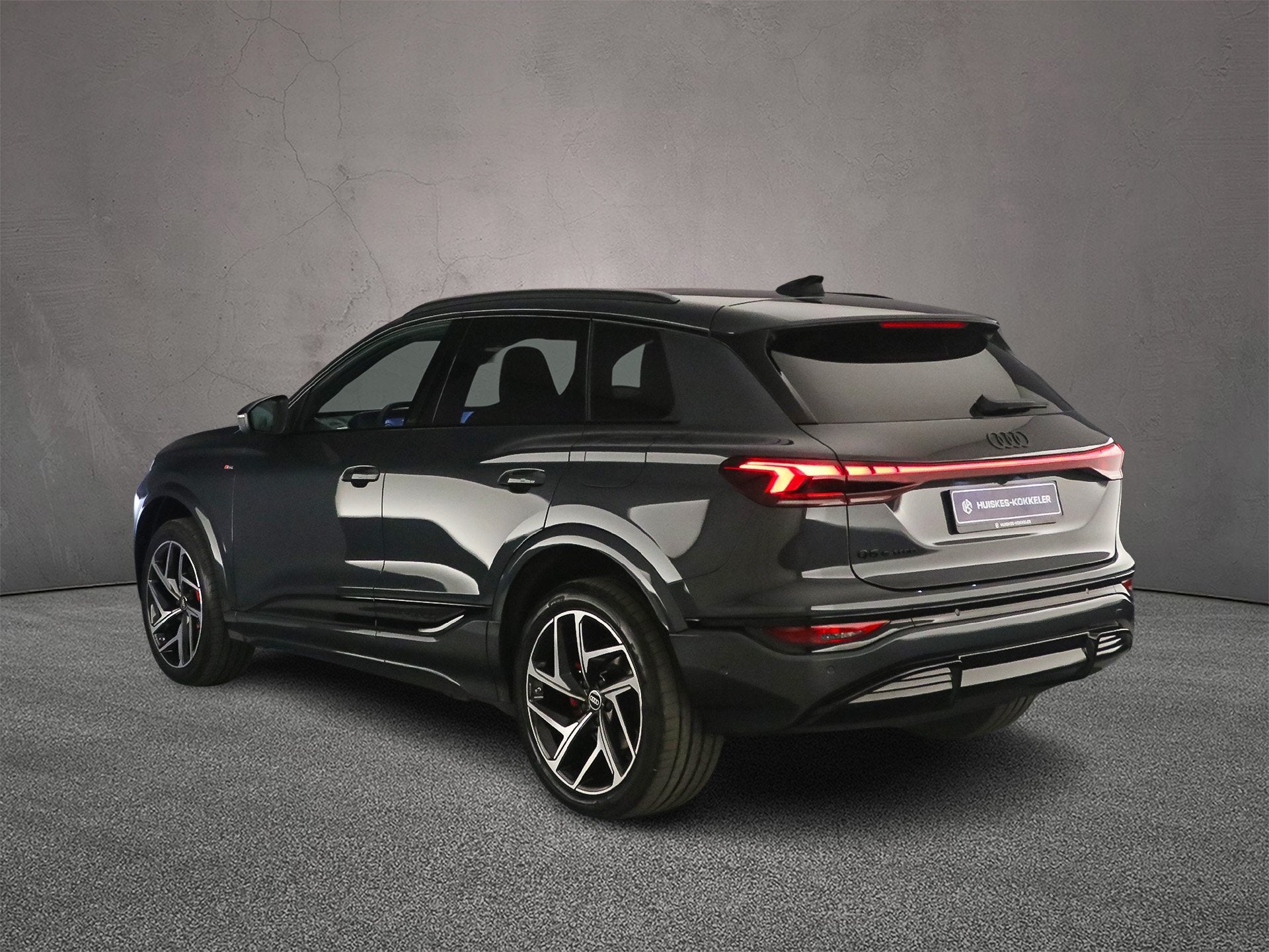 Audi Q6 e-tron, Auto's, Automaat, SUV of Terreinwagen, Zilver of Grijs, 615 min