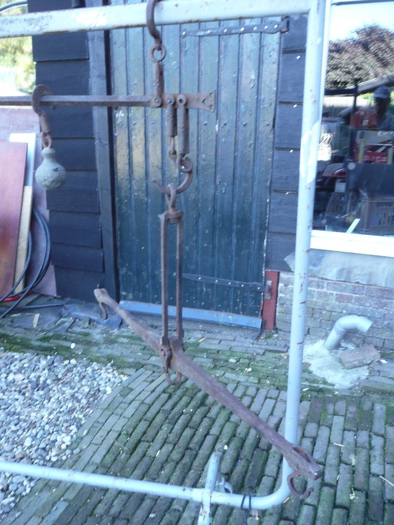 Antiek weeginstrument, Ophalen