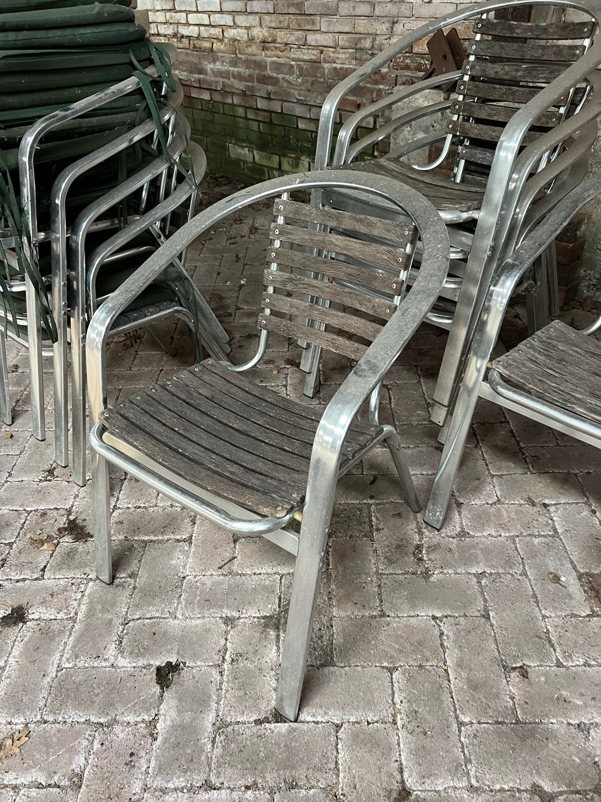 20 stoelen en 7 tafels (rond en vierkant), Tuin en Terras, Ophalen, Gebruikt