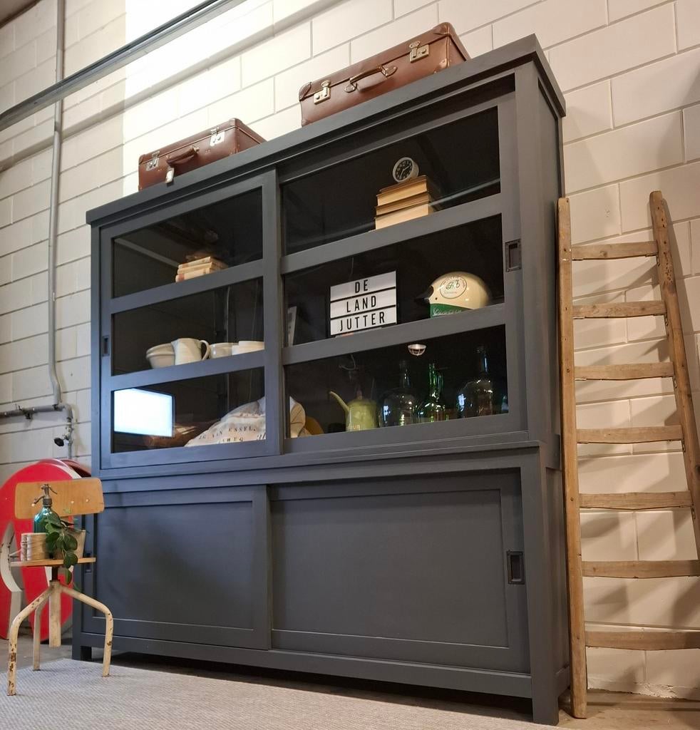 Vintage/Industriële antraciet-grijze schoolkast, buffetkast, Huis en Inrichting, Kasten | Buffetkasten, 200 cm of meer, Ophalen of Verzenden