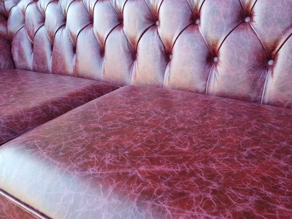 AANBIEDING Chesterfield showroommodel bank + BEZORGING, Huis en Inrichting, Banken | Bankstellen, Chesterfield, Nieuw, Leer, Ophalen of Verzenden