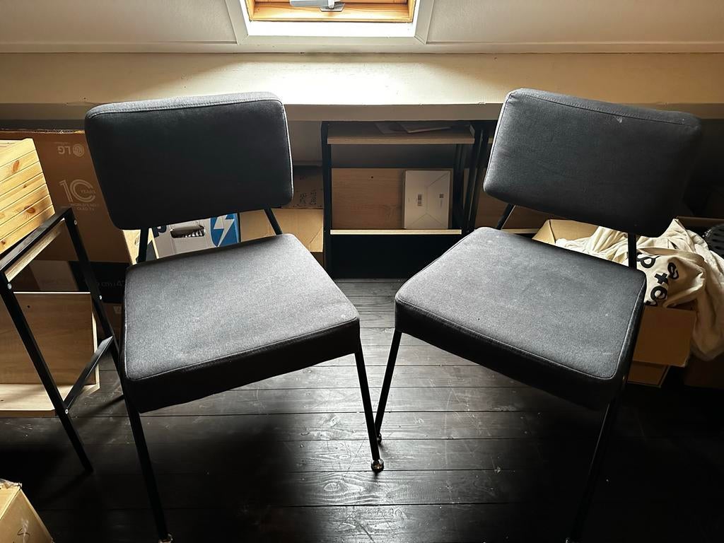 Twee antracietkleurige MADE stoelen met memory foam, Huis en Inrichting, Stoelen, Gebruikt, Twee, Ophalen of Verzenden, Stof