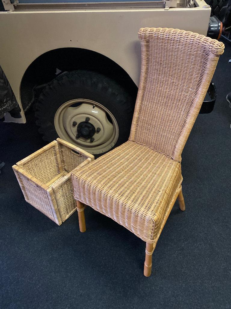 Te koop rieten stoel en mand/bloembak, Huis en Inrichting, Stoelen, Ophalen, Gebruikt, Overige kleuren, Eén