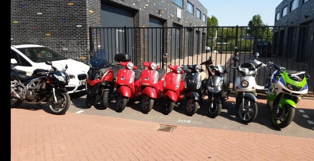 MOTORFIETS MOTOR SCOOTER MOTORSCOOTER TRANSPORT BEZORGEN