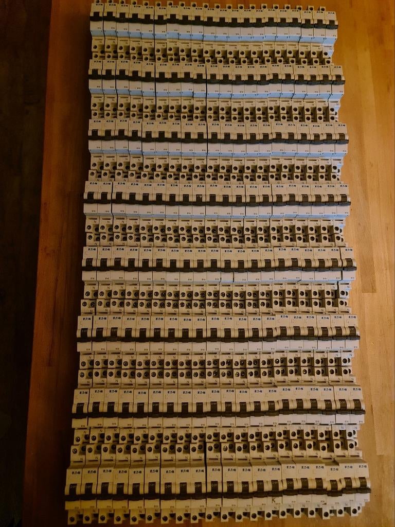 Eaton B16 automaat,  AT 1NRB16/6,  56st beschikbaar, Doe-het-zelf en Verbouw, Ophalen, Zo goed als nieuw