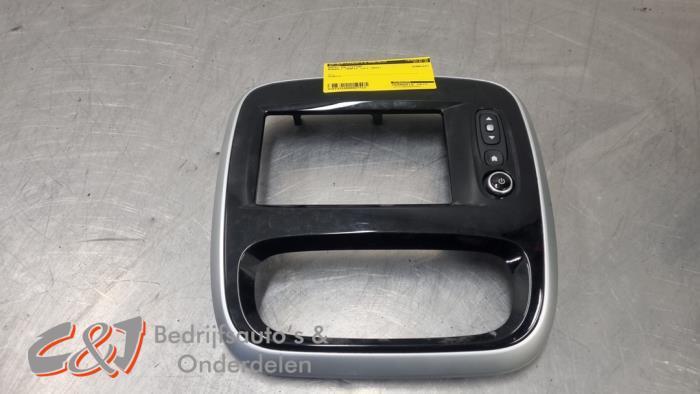 Radio omlijsting van een Renault Trafic, Auto-onderdelen, Dashboard en Schakelaars, Gebruikt, -, Renault, -