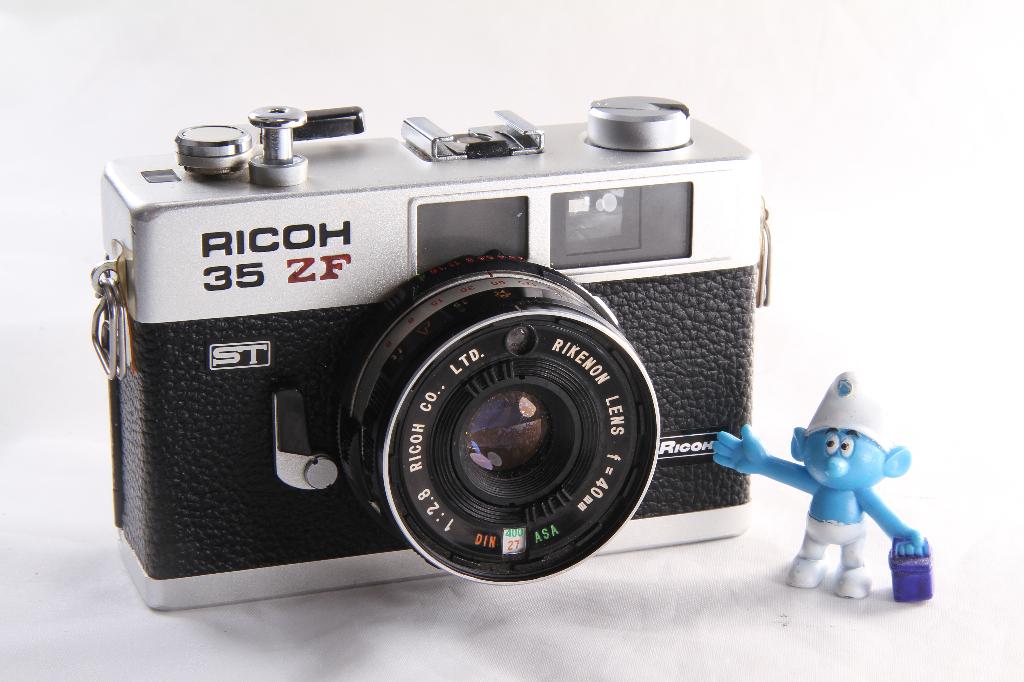 Ricoh 35 ZF analoge kleinbeeld camera, Audio, Tv en Foto, Fotocamera's Analoog, Ophalen of Verzenden, Zo goed als nieuw, Compact