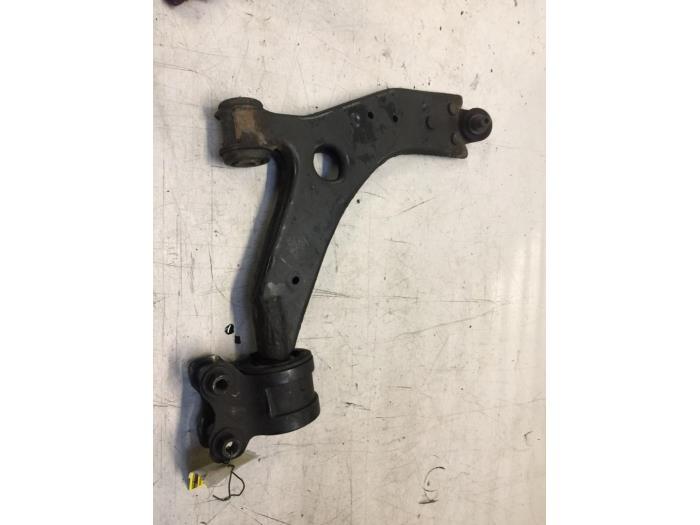 Draagarm rechts-voor van een Volvo V50, Gebruikt, -, -, Ophalen of Verzenden