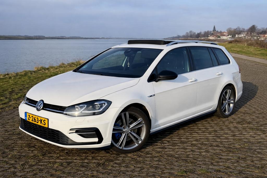 Volkswagen Golf Variant 1.5 TSI Highline Business R | Pano, Auto's, 1498 cc, USB, 150 pk, Wit