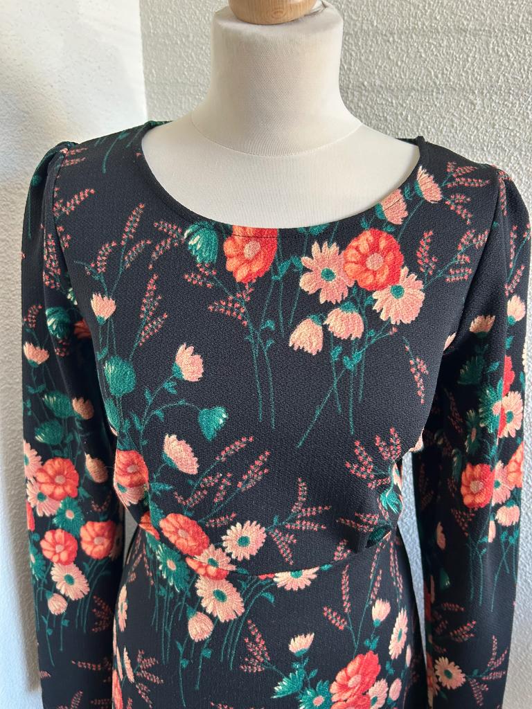 King Louie maat L zwarte bloemen empire jurk 2701, Kleding | Dames, Jurken, Zwart, Maat 42/44 (L), Ophalen of Verzenden, Zo goed als nieuw