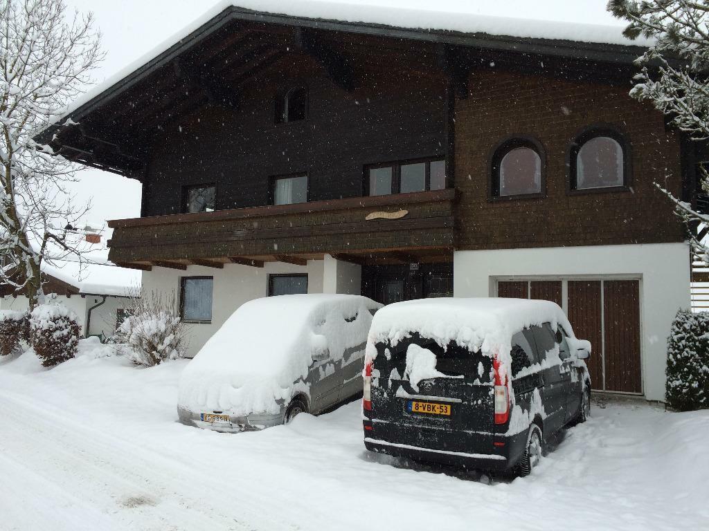 luxe 12 persoons vakantiewoning met 5 slaapkamers en tuin, Vakantie, 12 personen, 4 of meer slaapkamers, Open haard, Salzburgerland