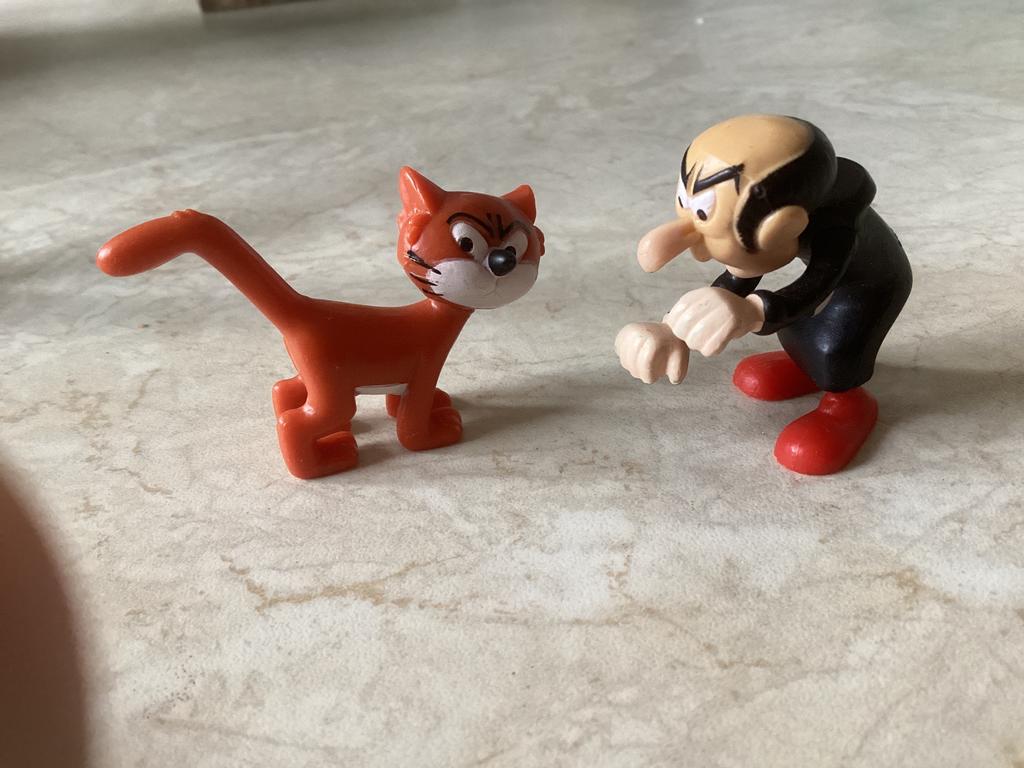 Gargamel hoog 4 cm met poes kunststof //, Ophalen of Verzenden, Zo goed als nieuw