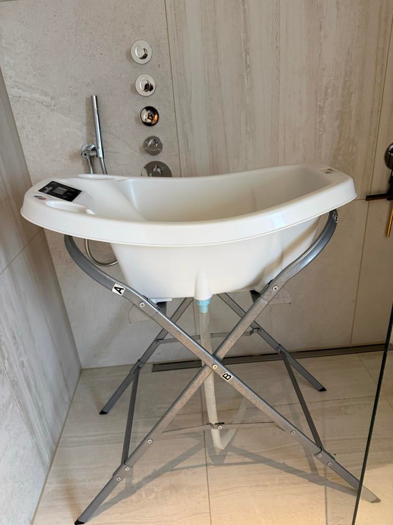 Babymoov babybad met standaard, weegschaal en thermometer, Zo goed als nieuw, Badje, Standaard, Ophalen
