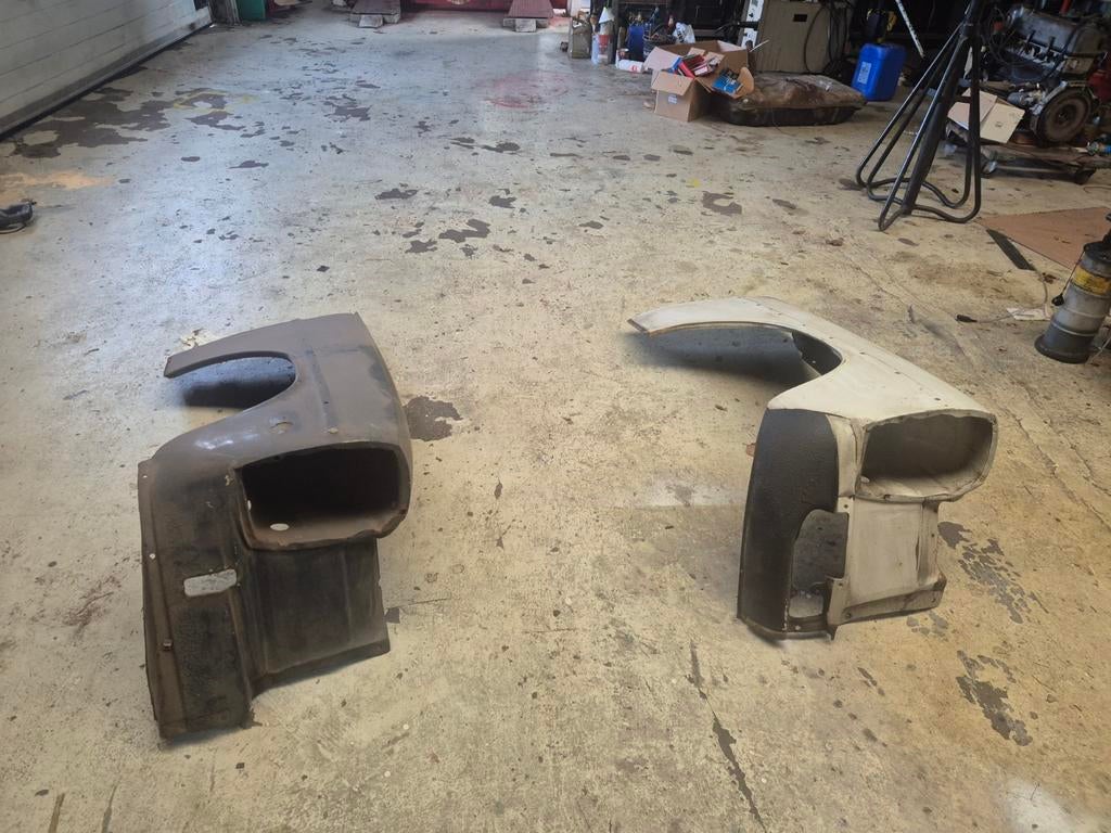 Mercedes W115 twee rechter Spatborden, Ophalen of Verzenden, Gebruikt, Voor, Spatbord