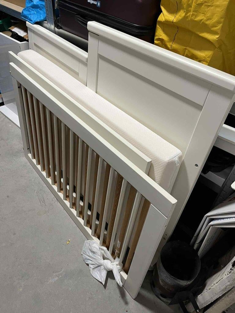 Baby bed  + mattress + 2 mattress cover sheets, Ophalen, Zo goed als nieuw, Minder dan 140 cm, Minder dan 70 cm