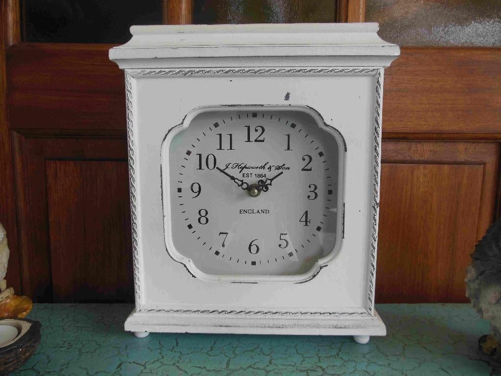 Brocante tafel klok, Huis en Inrichting, Woonaccessoires | Klokken, Ophalen of Verzenden, Zo goed als nieuw, Analoog, Wekker of Tafelklok