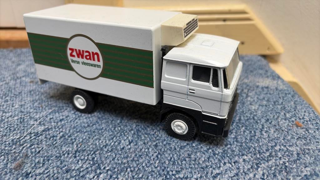 Lion car 1:50 DAF Zwan, Ophalen of Verzenden, Zo goed als nieuw, Bus of Vrachtwagen, Lion Toys